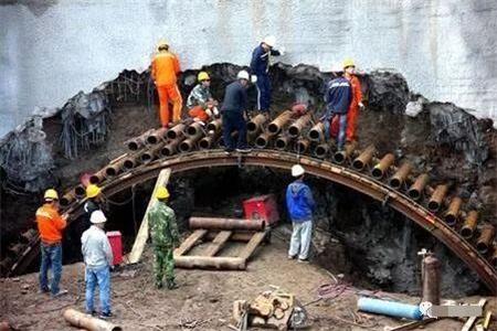 黄浦隧道钢花管支护案例